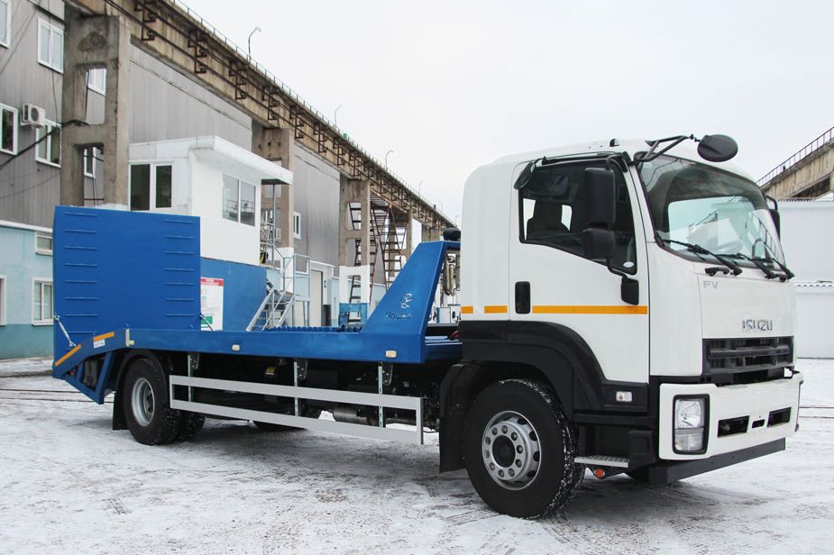 Эвакуатор с ломаной платформой и гидроаппарелью на базе ISUZU FVR34 (Forward 18.0)